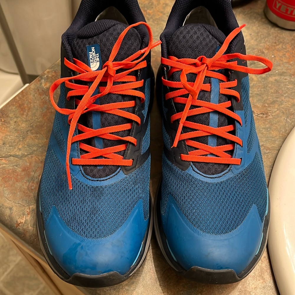 North Face Men’s low hikers-sz 11.5